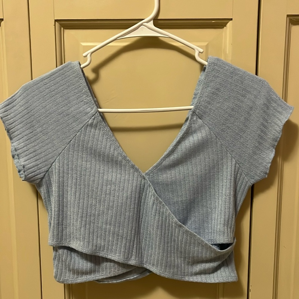 baby blue short sleeve top